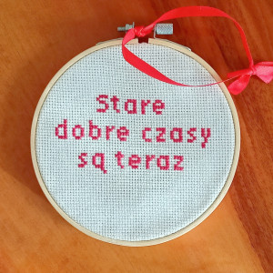 Stare dobre czasy są teraz, haft na tamborku, gotowy do zawieszenia
