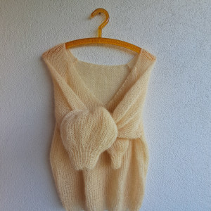 Sweterek mgiełka w kolorze maselkowym.Handmade.