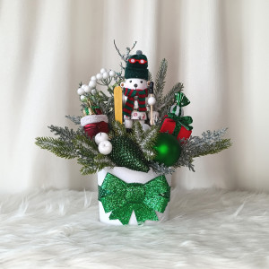 Świąteczna dekoracja z misiem polarnym. Stroik na Boże Narodzenie