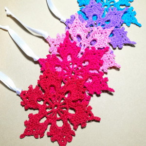 Świąteczne zawieszki, Szydełkowe śnieżynki x 5