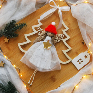 Świąteczny aniołek z choinką - zawieszka | Dekoracja Boże Narodzenie