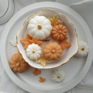 Świeca jesienna z dyniami