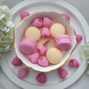 Świeca sojowa owoce leśne i biała czekolada