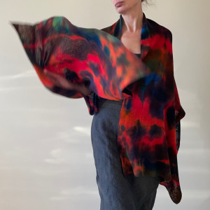 Szal wełniany kolorowy z czerwienią