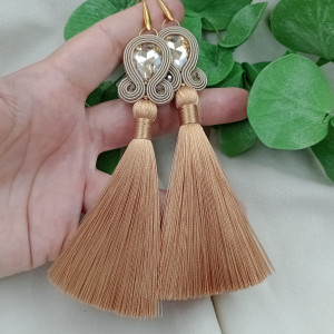 Szampańskie złote kolczyki, beżowe kolczyki, złote chwosty