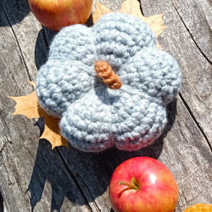 Szara dynia z mięciutkiej włóczki