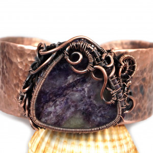 Szeroka miedziana bransoletka z Czaroitem