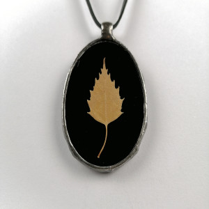 Szklany medalion elipsa z liściem brzozy (czarny)