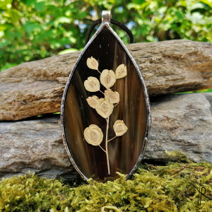 Szklany medalion z kwiatostanem tobołków (brązowy)