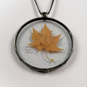 Szklany medalion z liściem klonu (bezbarwny) #2
