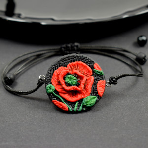 Sznurkowa bransoletka czerwony mak