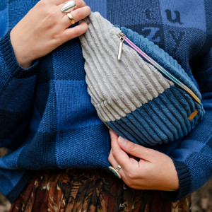 Sztruksowa nerka z upcyklingu - szary i niebieski