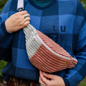 Sztruksowa nerka z upcyklingu - szary i różowy