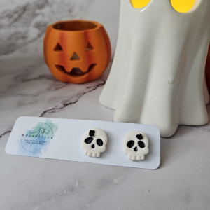 Sztyfty czaszki z czarnym kwiatem