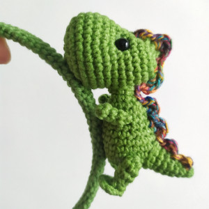 szydełkowa opaska do włosów t-rex