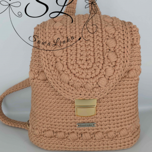 Szydełkowany plecak beżowy ze złotymi okuciami