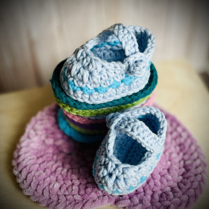 Szydełkowe paputki niemowlęce - kapciuszki niechodki