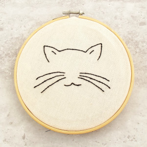 Tamborek na ścianę, haftowany - Kot