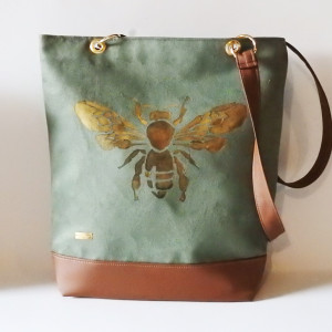 Torba na ramię  glam  malowana  torba z pszczołą