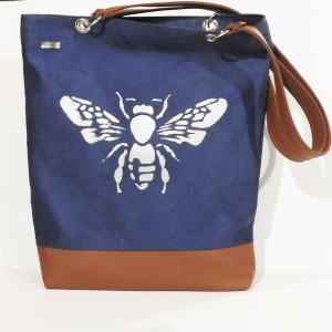 Torba na ramię kobaltowa malowana torba z pszczołą