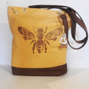 Torba na ramię żółta malowana torba z pszczołą