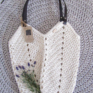 Torba ze sznurka typu shopper tulipan.