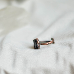 Turmalin IV - pierścionek  z turmalinem czarnym
