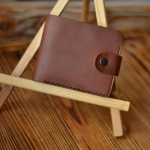 Uniwersalny brązowy portfel z zapięciem Handmade