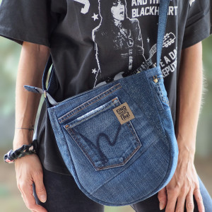 upcyklingowa jeansowa mini listonoszka