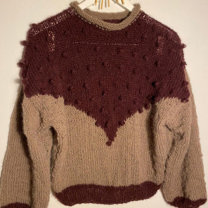 Uroczy sweterek bąbelkowy. Handmade.
