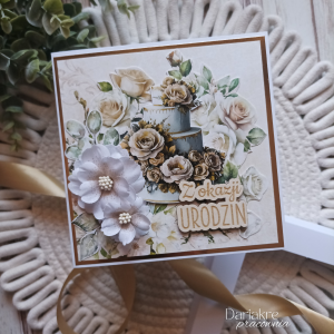 Urodziny, kartka urodzinowa w pudełku, biel, beż i złoto, u56