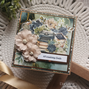 Urodziny, kartka w pudełku personalizowana, motyw książek, u132