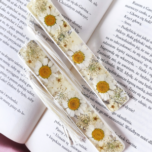 Vanila - zakładka do książki z żywicy epoksydowej kwiatowa