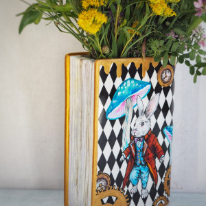 wazon książka Alicja w Krainie Czarów