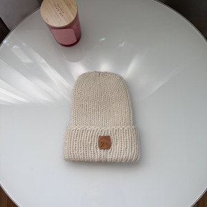 Wełniana czapka oversize z szerokim wywinięciem