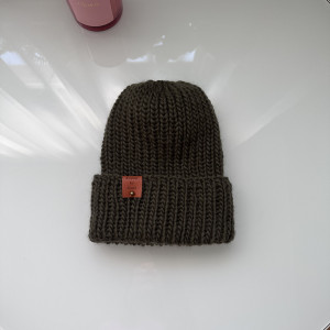 Wełniana czapka oversize z szerokim wywinięciem-zielona