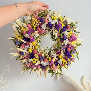 Wianek na drzwi z suszonych kwiatów, wianek na ścianę kolorowy