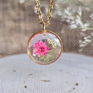 Wieczne kwiaty kwiatowa łąka złota zawieszka gipsówka