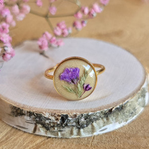 Wieczne kwiaty złoty pierścionek fioletowy