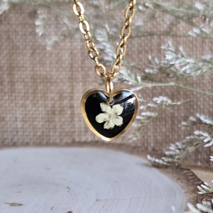 Wieczny kwiat małe serduszko zawieszka czarna żywica