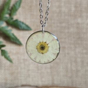 Wieczny kwiat srebrna zawieszka stokrotka żywica