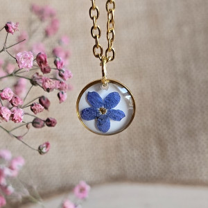 Wieczny kwiat zawieszka z niezapominajką złota mała