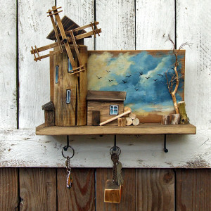 Wieszak na klucze z drewnianym młynem i malowanym tłem