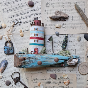 Wieszak z latarnią morską