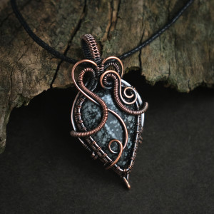 Wisior miedziany naszyjnik z obsydianem śnieżnym gotyk wire wrapping