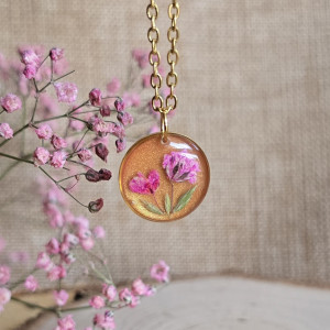 Wisior naszyjnik różowa gipsówka brokat