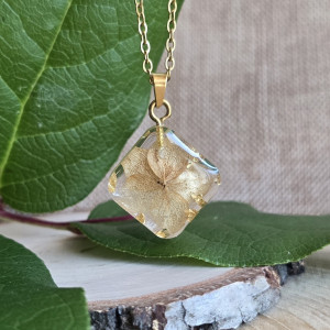 Wisior vintage z hortensją złoty