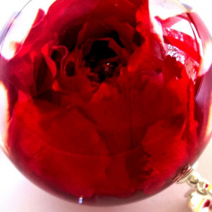 Wisiorek czerwona róża „na zawsze”
