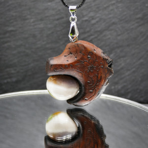 Wisiorek handmade Bez i jasny jaspis – rękodzieło, pirografia