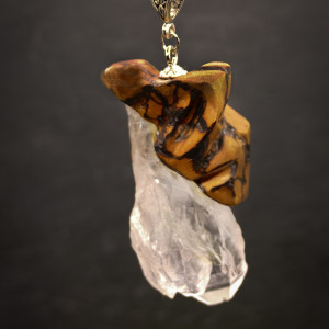 Wisiorek jasny ametyst i drzewo lipy - pirografia, wood jewellery